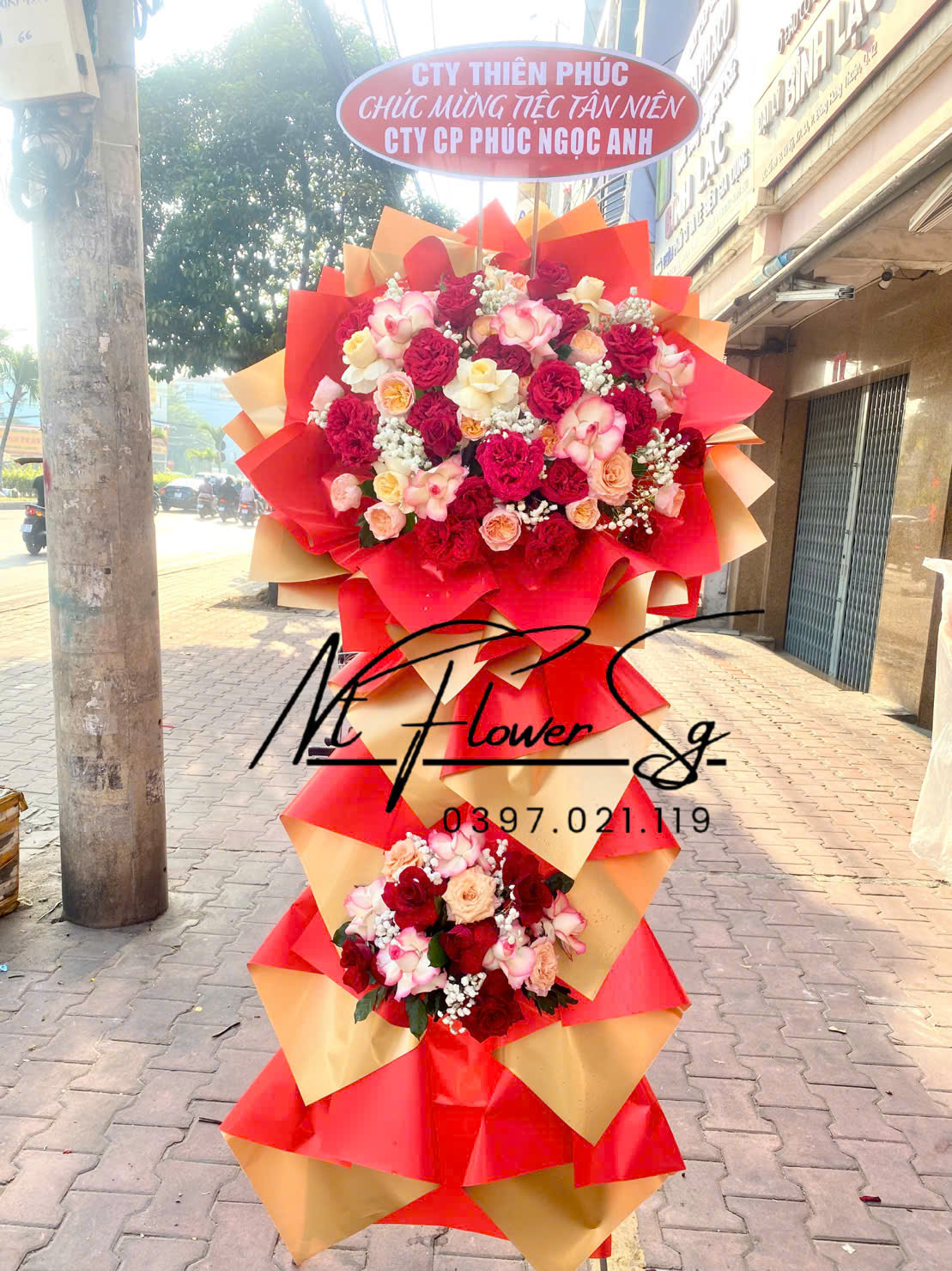 Kệ hoa khai trương 018