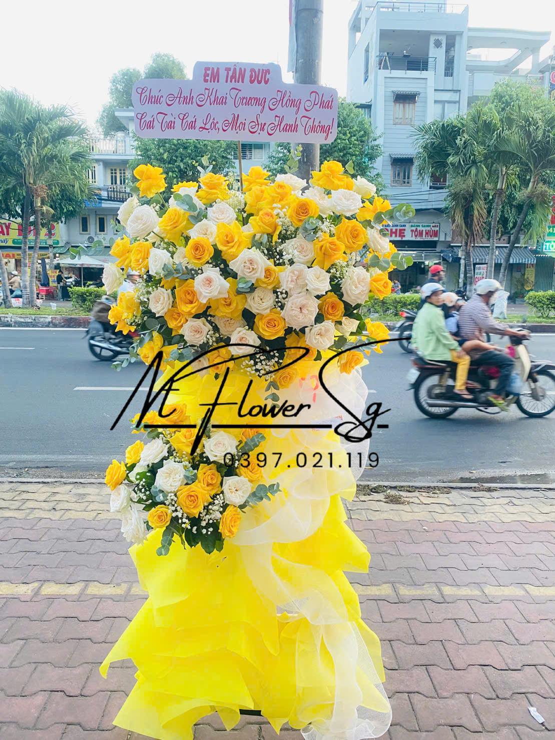 Kệ hoa khai trương 021