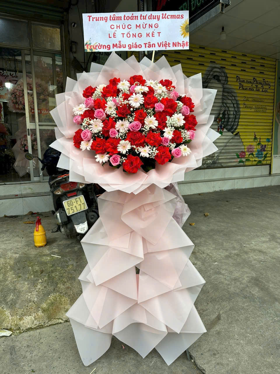 Kệ hoa khai trương 046