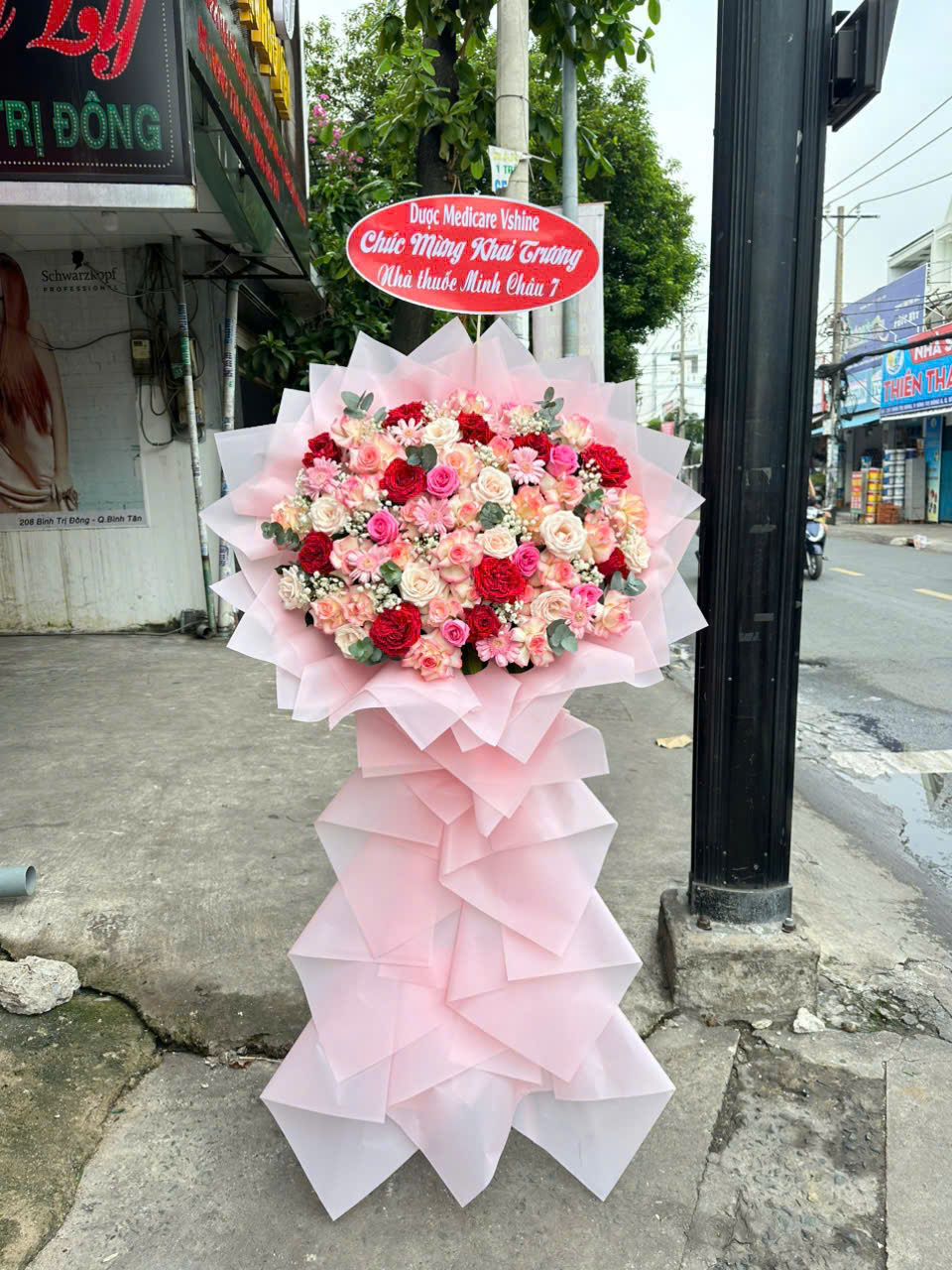 Kệ hoa khai trương 047